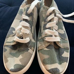 american eagle platform sneakers